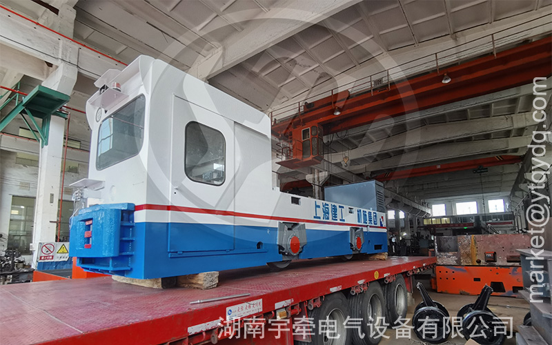 25噸蓄電池電機(jī)車(chē)發(fā)貨 1.jpg