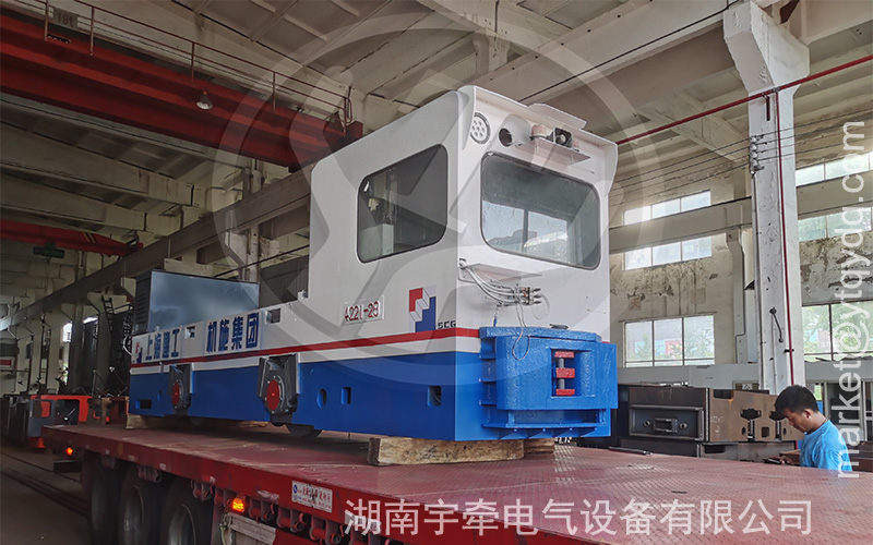 25噸蓄電池電機(jī)車(chē)發(fā)貨 2.jpg