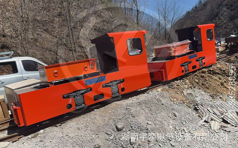 5噸鋰電池電機(jī)車運(yùn)抵礦山 4.jpg