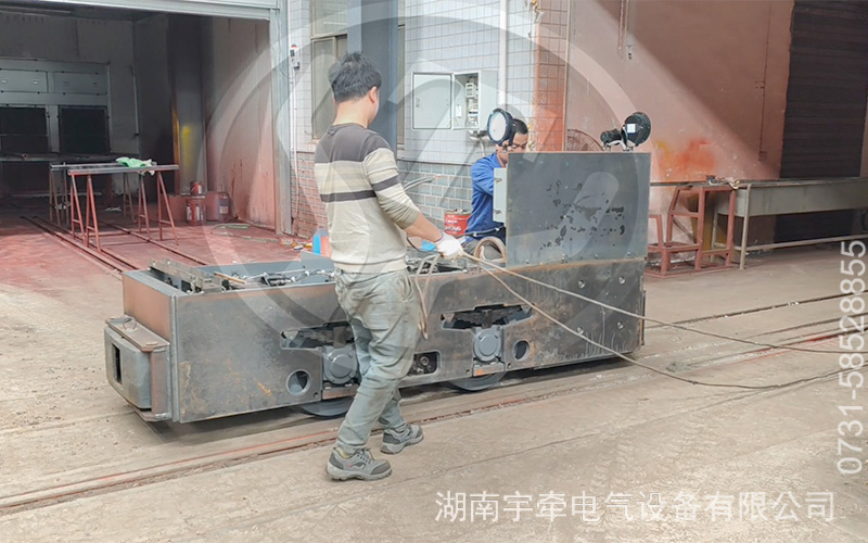 定制型5噸蓄電池電機(jī)車(chē)完成全流程出廠(chǎng)測(cè)試